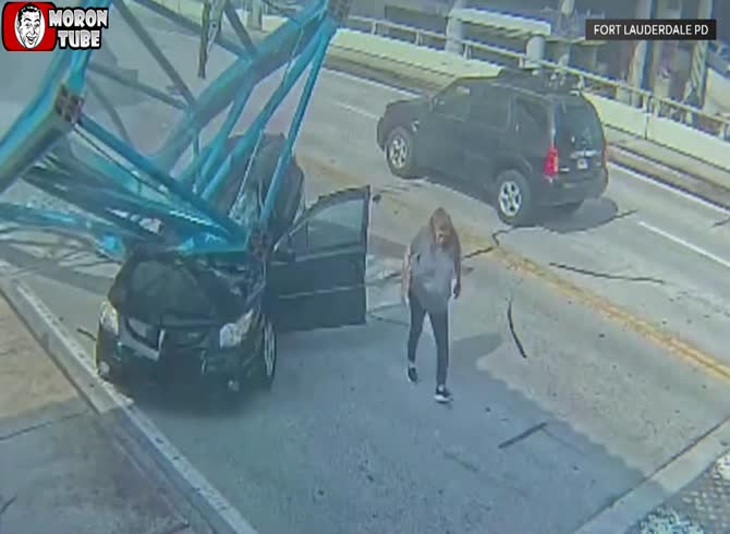Video :Shock - a Fort Lauderdale worker is killed as a crane falls on a car